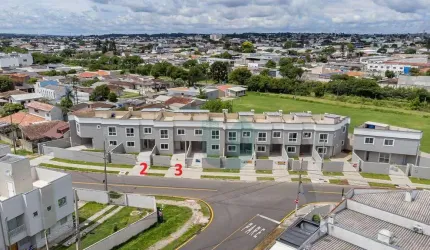 Sobrado duplex com 3 quartos, sendo 1 suite e 2 vagas - Uberaba