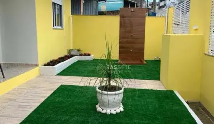 CASAS EM BOMBINHAS APENAS 500 METROS DO MAR