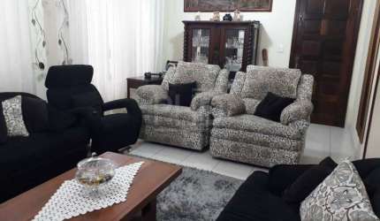 Sobrado com 03 quartos , sendo 1 suites- 3 Vagas de garagens - Santa Terezinha