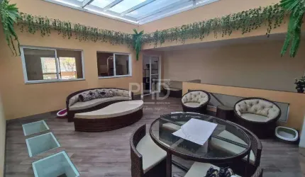 Sobrado Alto Padrão, com 250m², 2 Suítes, 3 Vagas, Churrasqueira e Quintal, Fundação, São Caetano do Sul