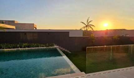 Pôr do sol exclusivo, piscina infinita e muito luxo esperam por você! Agende sua visita ao Saint Patrick!
