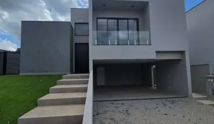 Casa Térrea com 3 Suítes, Escritório e Piscina – Melhor Custo-Benefício com Fundo para a Mata!