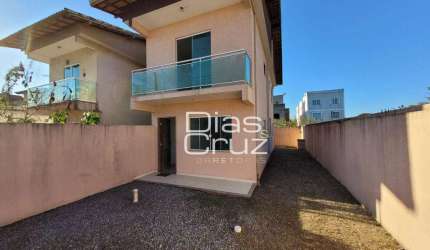 Duplex independente com 2 suítes, ampla área externa!
