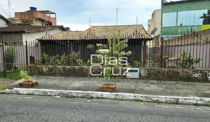 Casa muito bem localizada no Centro de Rio das Ostras à venda!