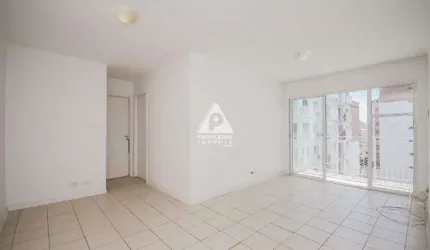 Apartamento 2 quartos sala com varanda infraestrutura total 1 vaga Centro.