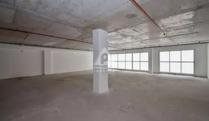Venda de sala comercial 204, Centro, 216 m², infraestrutura empresarial.