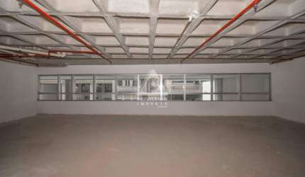 Venda de sala comercial 201, Centro, 147 m2, infraestrutura empresarial.