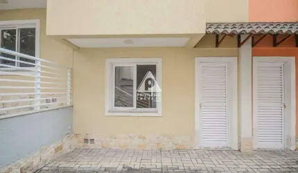 Casa triplex 1 quarto 1 suite terraco area gourmet 1 vaga Nova Iguaçu.