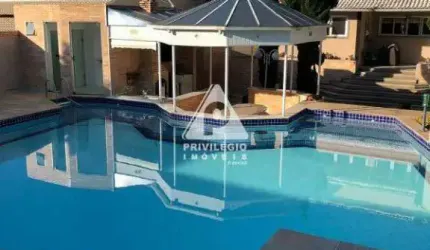 Casa condominio 4 quartos 4 suites sala 3 ambientes 5 vagas portaria 24h Fazenda Pasaredo Jacarepagua Taquara