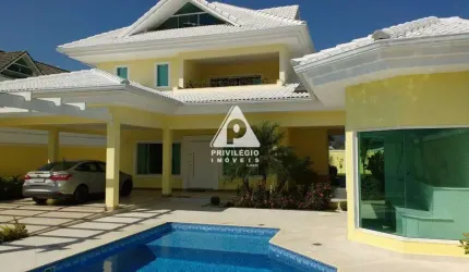 Belíssima Casa Triplex no melhor condomínio da Ilha de Guaratiba