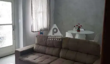 Excelente Casa de Vila:Sala em 03 Ambientes,03 Quartos,02 Banheiros,01 Vaga na Vila.