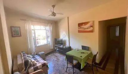 Apartamento com 3 quartos, 3 banheiros, área de serviço e um comodo para dispensa, possui vaga.