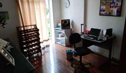 Apartamento de 2 quartos á venda, com sacada, em excelente localizaçaõ, no Largo do Verdun,