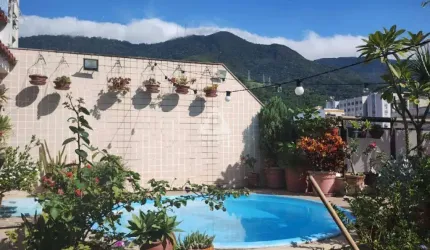 Excelente cobertura duplex à venda, com piscina, em rua nobre ao lado do metrô