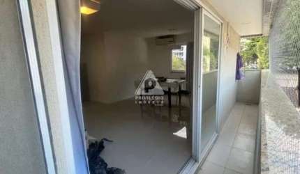 Apartamento de 2 quartos e sol da manhã, próximo a Praça a Saens Pena