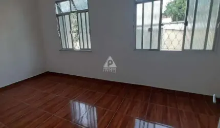 Vendo Casa com 4 quartos, varandão e 180 m² com garagem.