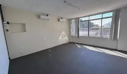 Casa com grande galpão no Centro do Méier