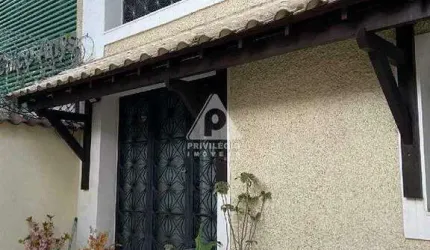 ÓTIMA OPORTUNIDADE – CASA AMPLA COM DUAS EDIFICAÇÕES!