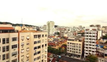 Apartamento a venda de 2 quartos, varanda, vaga, Tijuca
