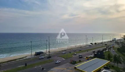 Vists Lateral direita frente praia , entre posto 7 e 8 ,Barra da Tijuca. Apart hotel com serviço de hotelaria. 1 quarto ,banheiro,sala em dois ambient