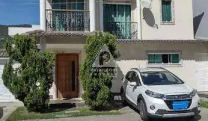 Cada duplex , 3 suites ,churrasqueira, piscina , 4 vagas de garagem