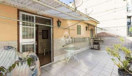 Casa tríplex - 5 quartos - área externa - em rua nobre de Laranjeiras.