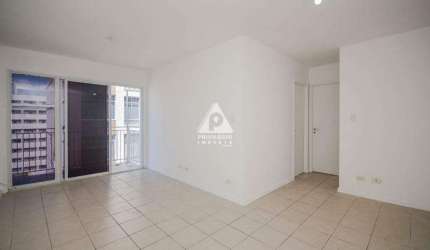 Apartamento sala com varanda 2 quartos 1 vaga Centro.