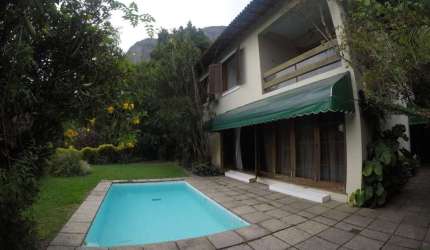 OPORTUNIDADE CASA EXPLENDOROSA COM DOIS ANDARES - GÁVEA