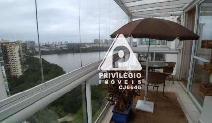 Cobertura duplex na Península, porteira fechada com 4 quartos, 1 suíte, piscina, churrasqueira e 2 vagas de garagem
