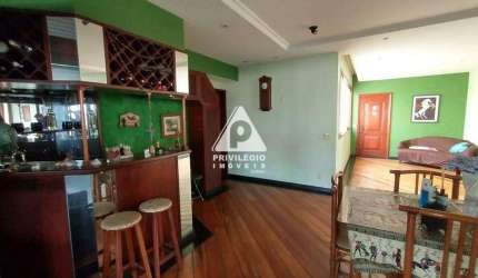 Cobertura linear 297m², com 3 quartos e vaga, à venda no Flamengo!