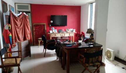 Sala, 2 quartos, dependências completas, 1 vaga na escritura