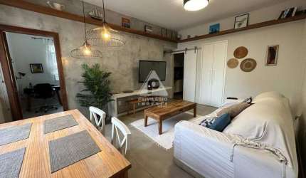 Apartamento reformado com 3 quartos sendo 1 suíte no Humaitá