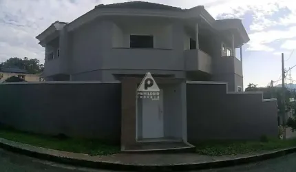 Casa Duplex em Condomínio fechado