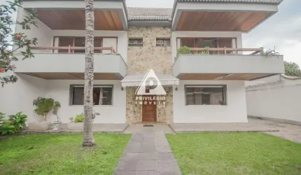 Casa em condomínio 650 m², 5 quartos, 4 suítes, 2 vagas na Barra da Tijuca - Rio de Janeiro