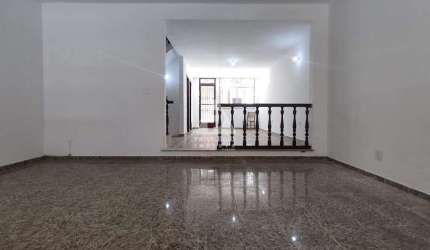 Excelente Casa de vila no Humaitá