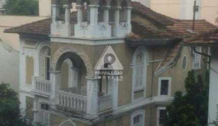 Casa Centenária Essa residência quase centenária é um oásis de tranquilidade em Laranjeiras.