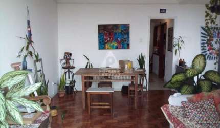 Varanda, sala em 2 ambientes, original 3 quartos, com dependências completas.