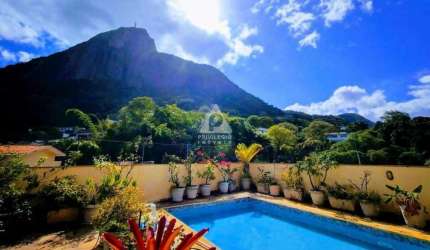 Cobertura duplex 5 quartos,1 suíte com vista para o Cristo Redentor e Lagoa, com 2 vagas de garagem.