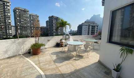 Cobertura duplex com vista para o mar e Pedra da Gávea