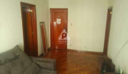 Apartamento sala, um quarto suíte e dependência no Centro