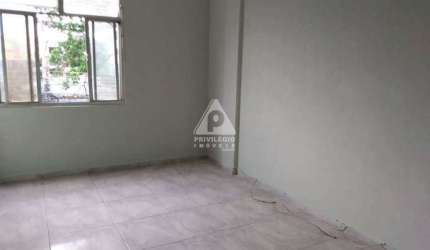 Apartamento a venda em Osvaldo Cruz. Sala Dois Quartos , Cozinha. Banheiro Social. Uma vaga na Convenção do Condomínio.