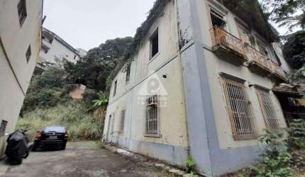Casa de rua à venda na Glória!