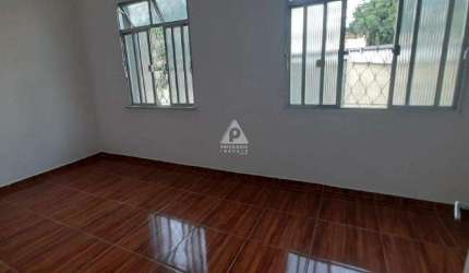 Vendo Casa com 4 quartos, varandão e 180 m² com garagem.