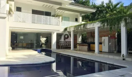 Casa com 850m² integrada a natureza, 5 suítes, escritório, Reserva Itanhnagá Barra da Tijuca - RJ