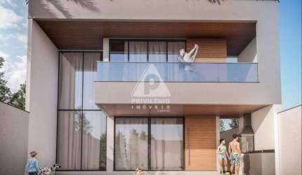 Excelente casal triplex, Condomínio Villa Blanca- Recreio dos Bandeirantes 4 suítes, piscina,sauna, área gourmet com churrasqueira.