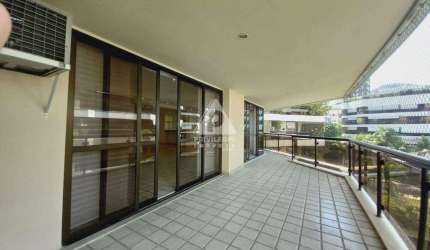Apartamento entre Lagoa e Jardim Botânico /RJ com 4 suítes, varanda e 04 vagas em condomínio com infraestrutura.