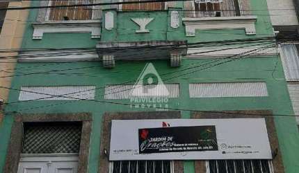 Prédio comercial com 4 pavimentos rua Esteves Júnior na Praça São Salvador