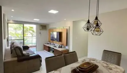 Apartamento reformado, 2 quartos, 1 suite, 1 dependência, 1 vaga na garagem a 400 metros da praia no Recreio dos Bandeirantes
