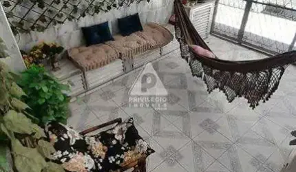 Apartamento duplex à venda com 129m², 4 quartos e 2 vagas de garagem.