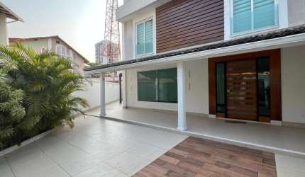 JARDIM CLUBE DA BARRA - 302m² - 4 QUARTOS - 3 SUÍTES - REFORMADA - VAZIA